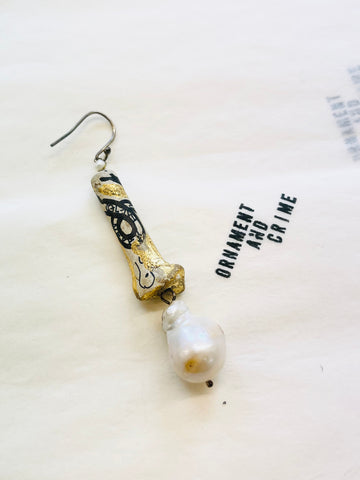 Thames pearl pipe earring with hand painting (Cream S)