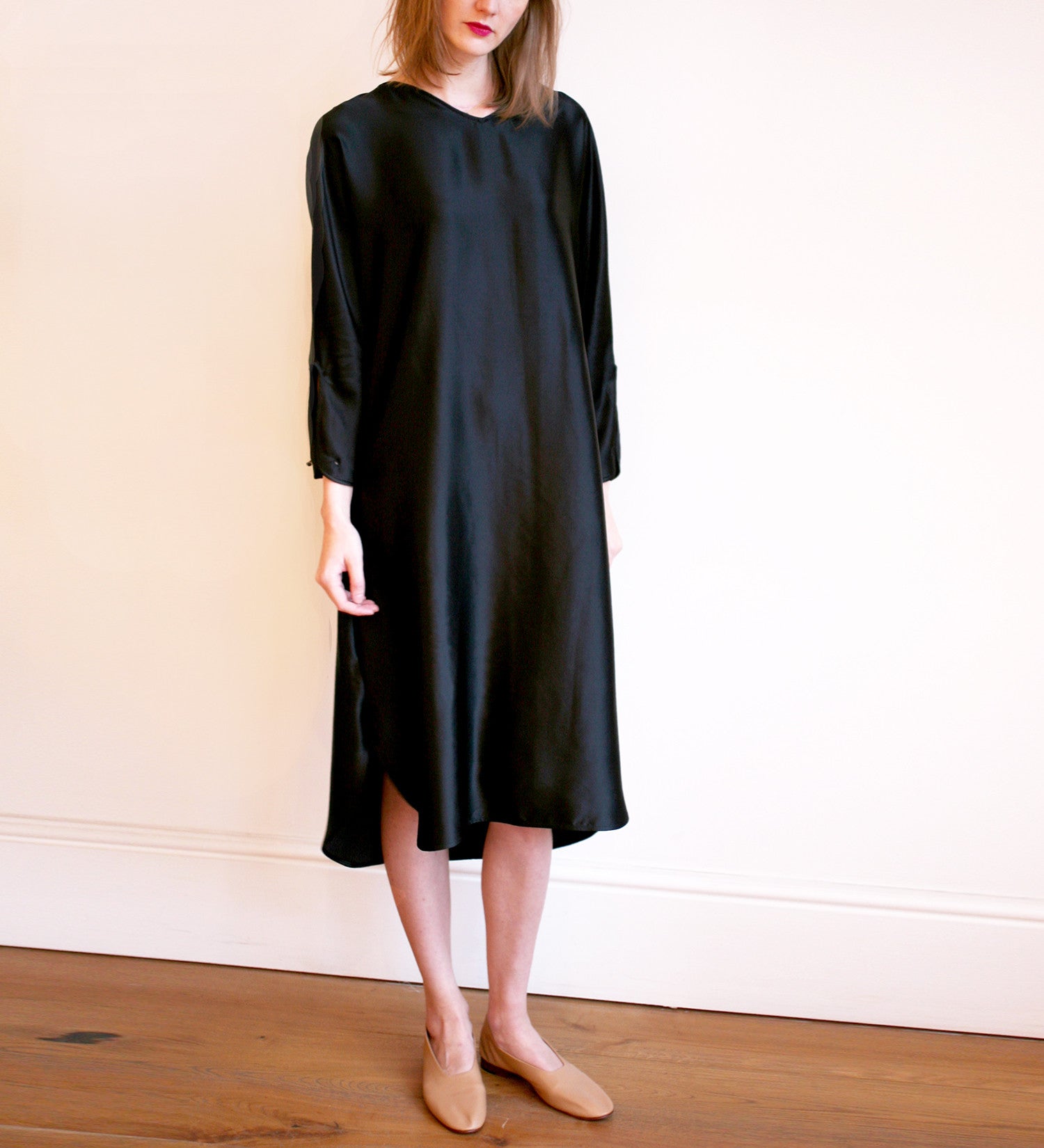 WONDEROUND SILK SATIN V NECK LONG BLACK DRESS