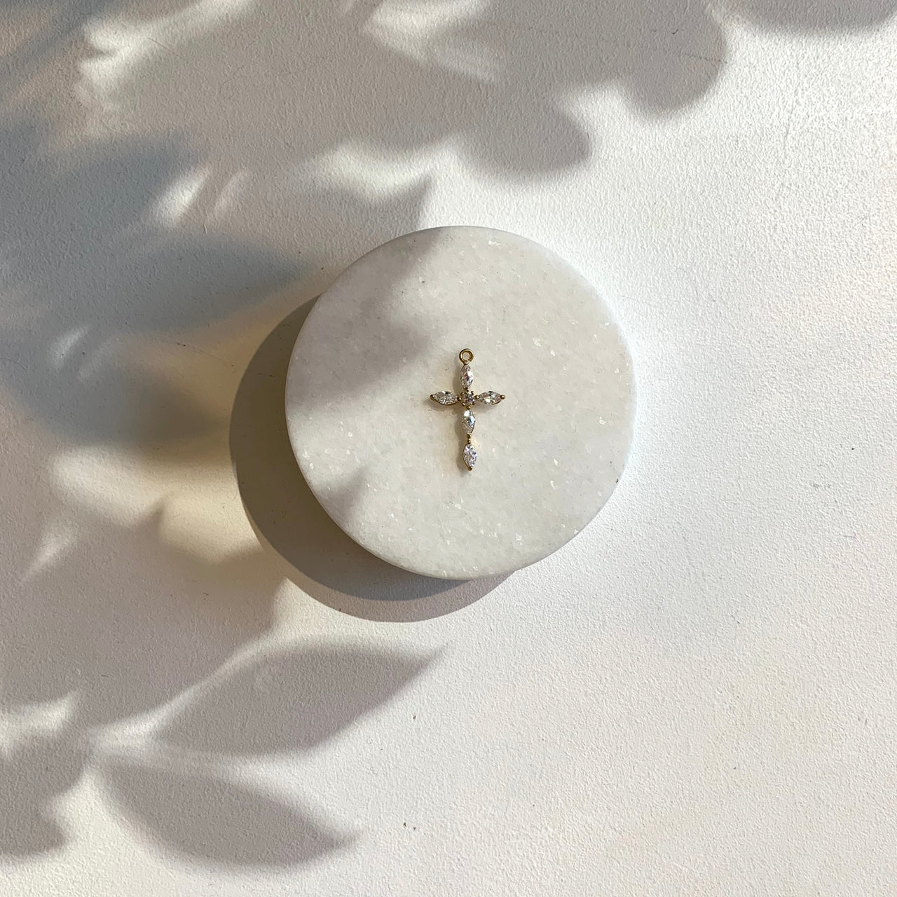 VINTAGE CROSS CHARM M02