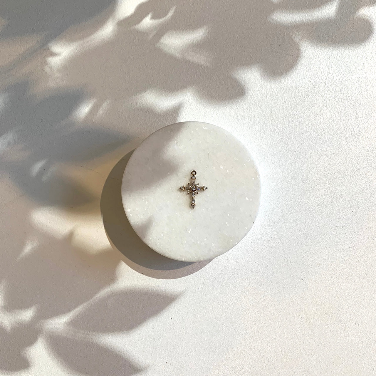 VINTAGE CROSS CHARM M01
