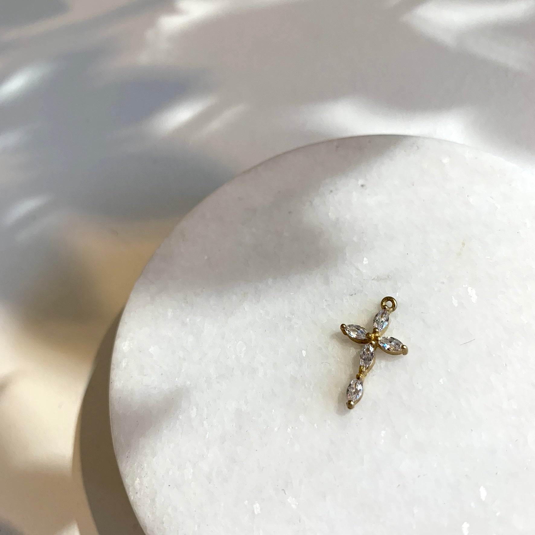 VINTAGE CROSS CHARM S04