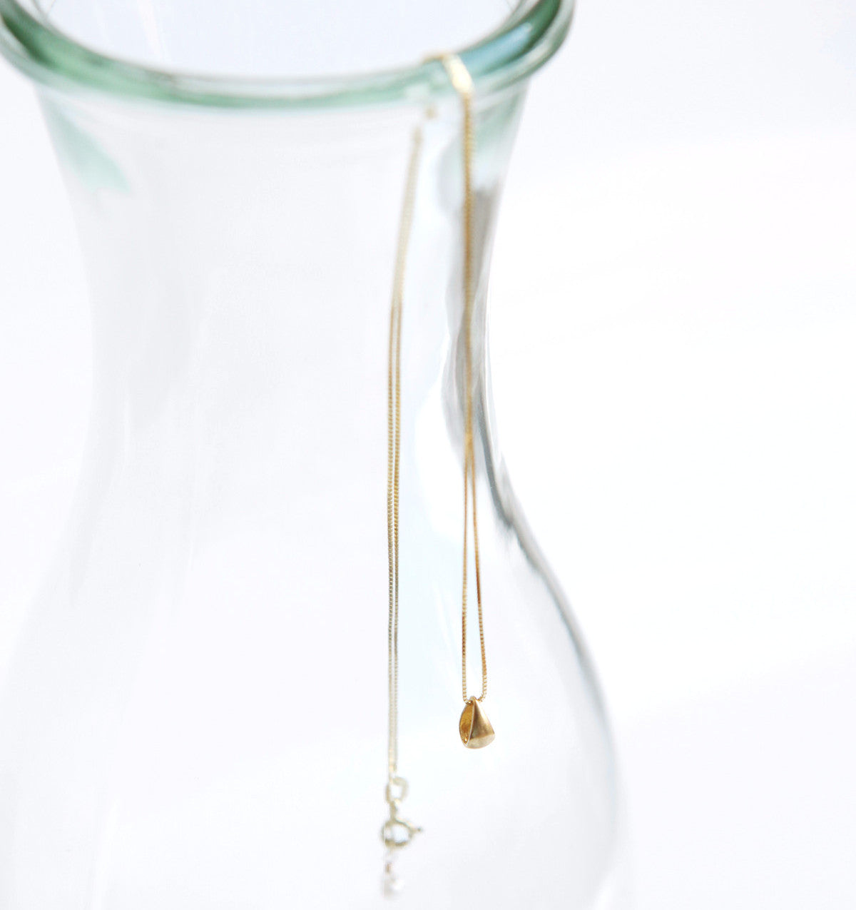 ORNAMENT & CRIME GOLDEN DROP NECKLACE