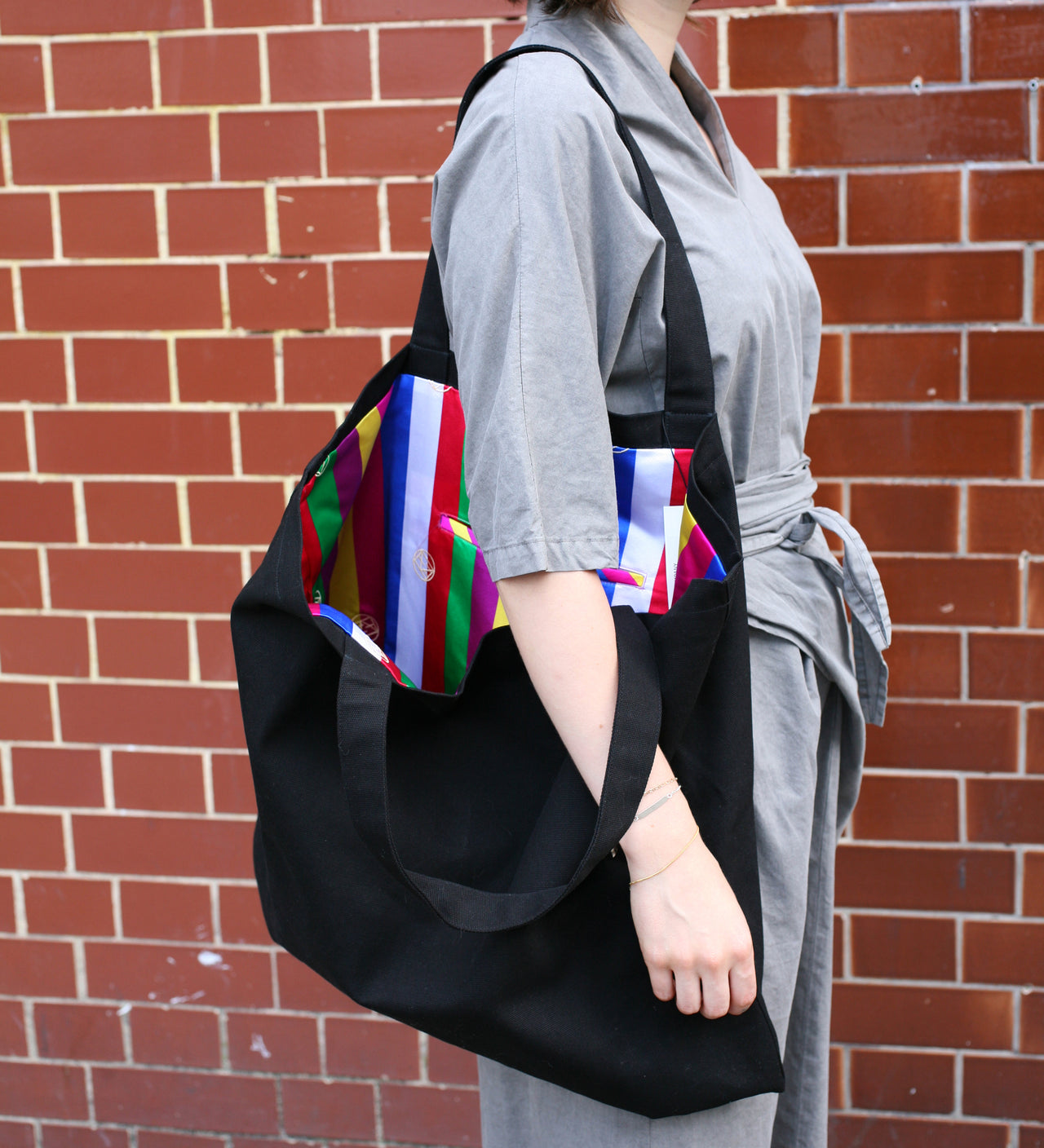 RANEE & COMPANY BLACK SAEKDONG CANVAS BAG