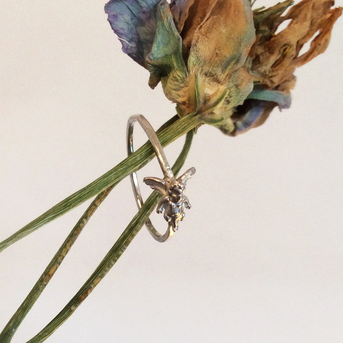 ORNAMENT & CRIME 'ANGEL' RING
