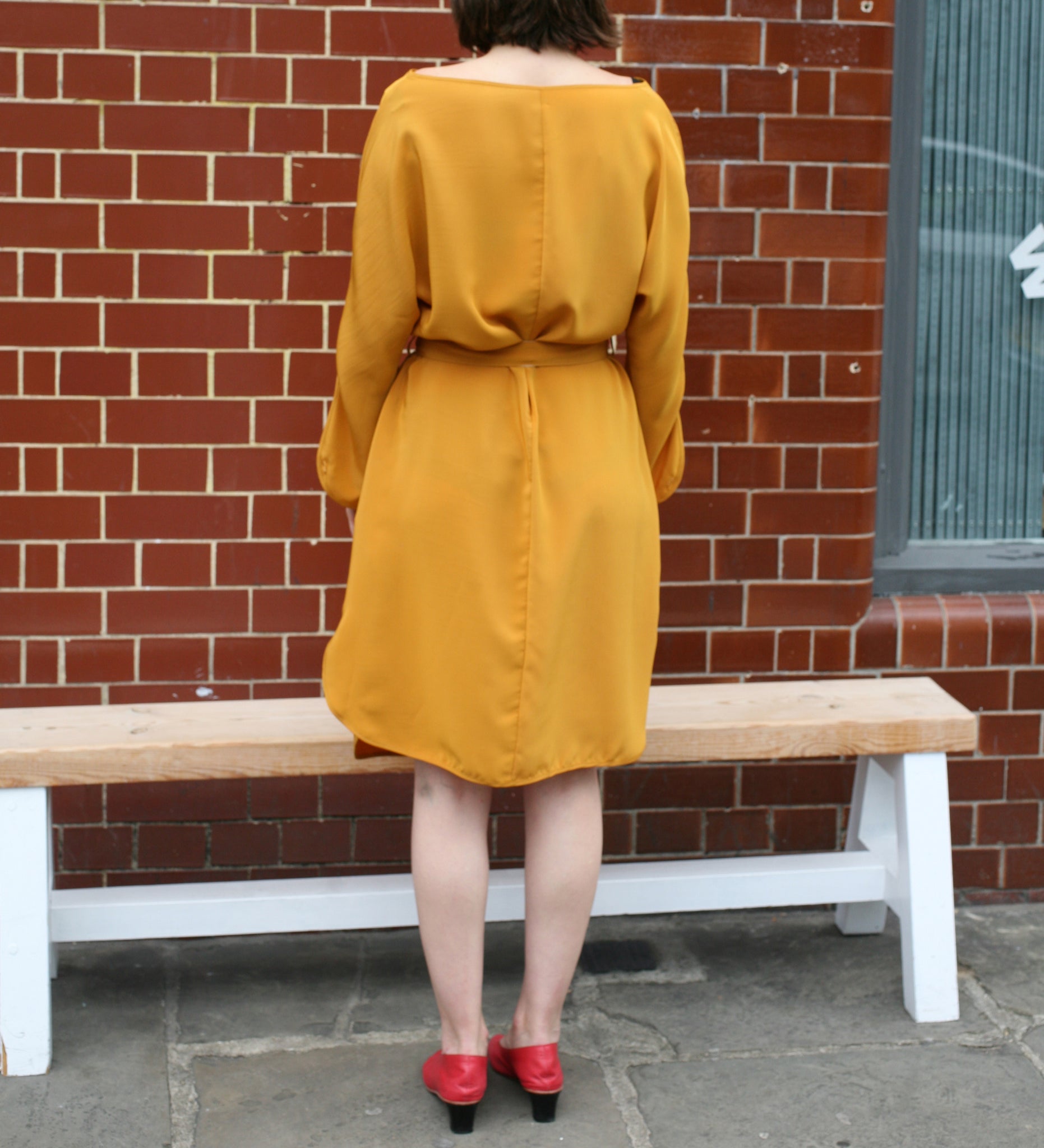 WONDEROUND HEART NECK DRESS W/ BELT