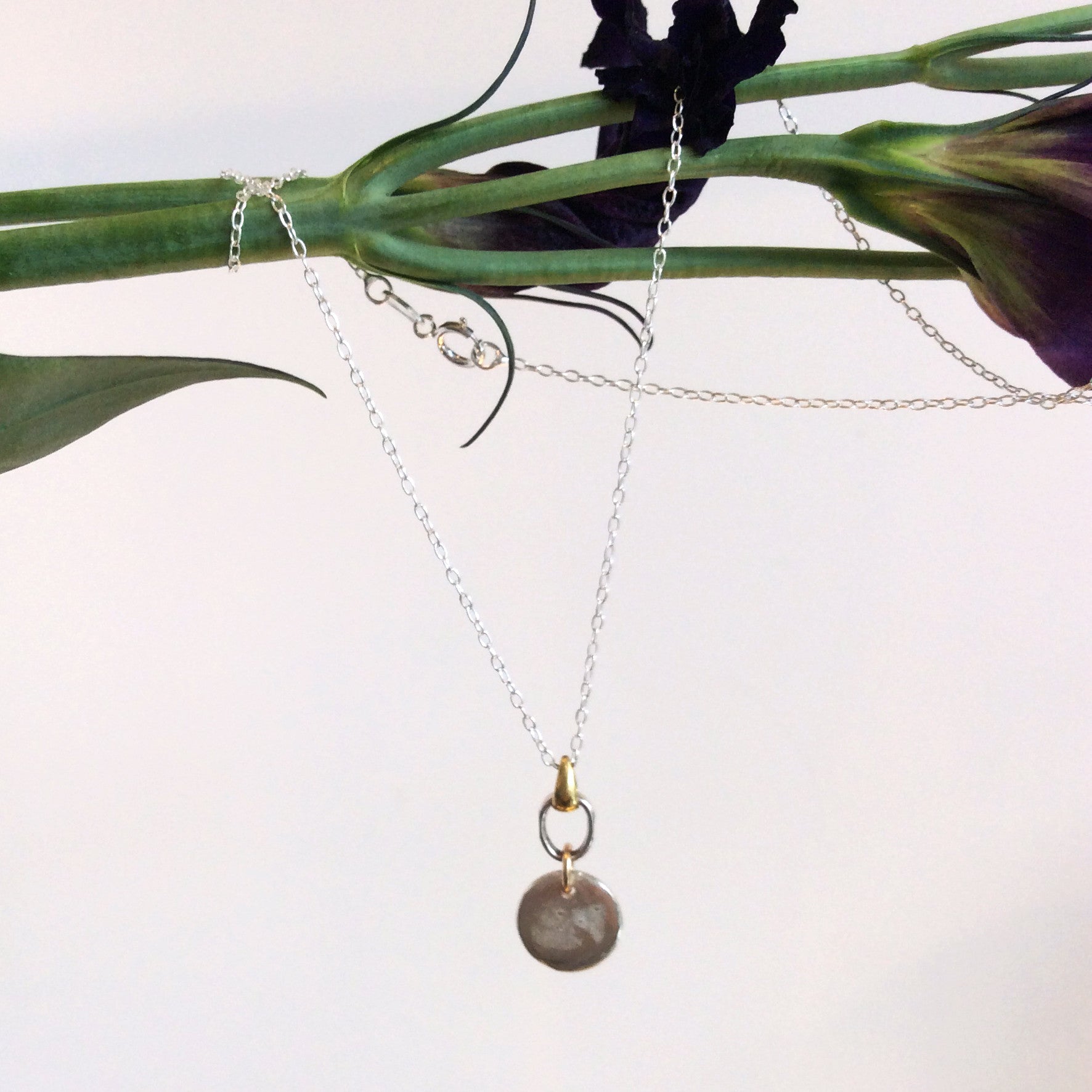 ORNAMENT & CRIME DOUBLE ROUND CHARM NECKLACE