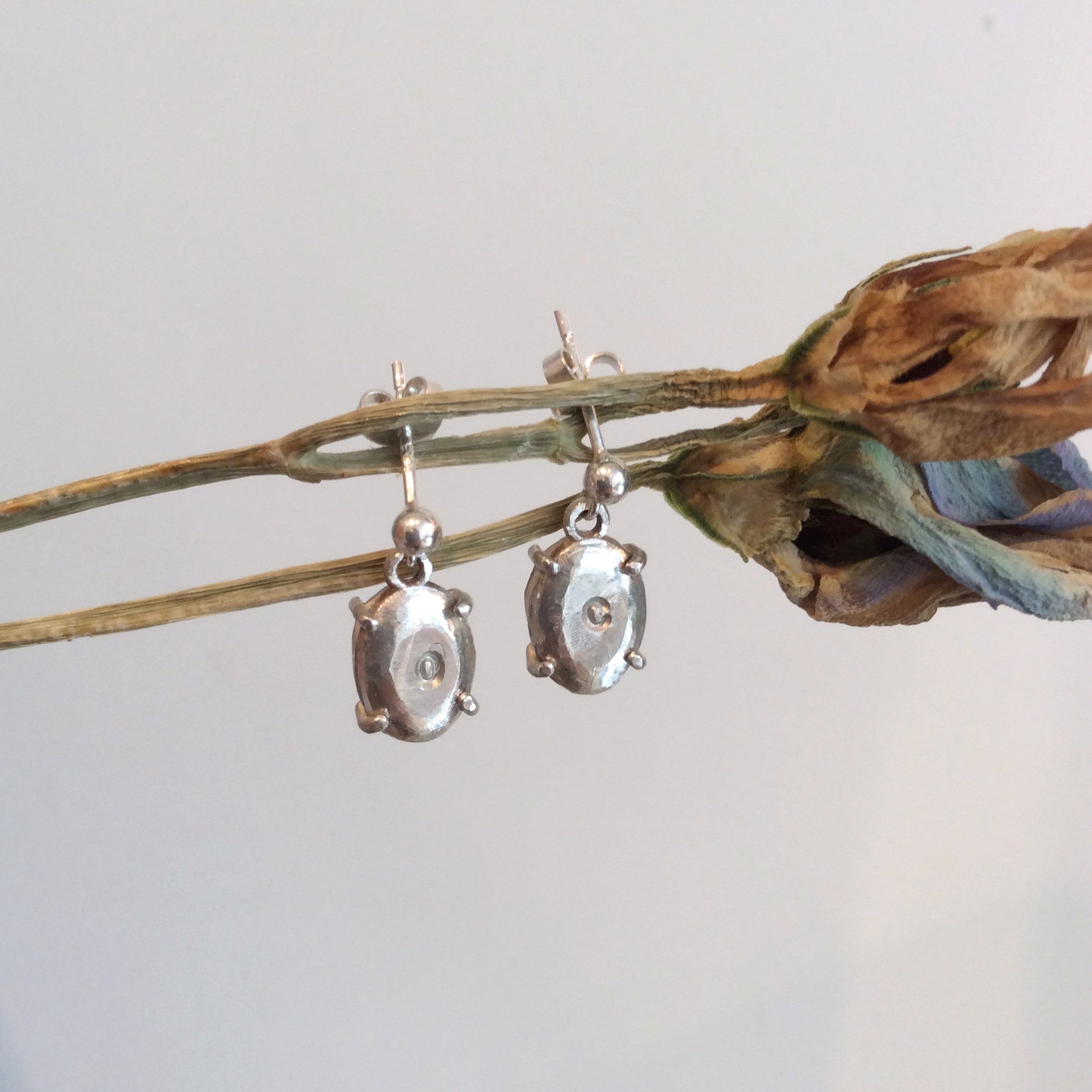 ORNAMENT & CRIME OVAL CHARM EARRINGS