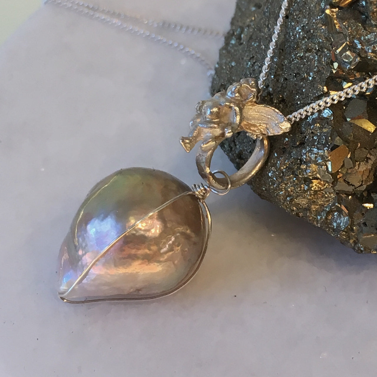 O&C ANGEL TOOTH PEARL NECKLACE