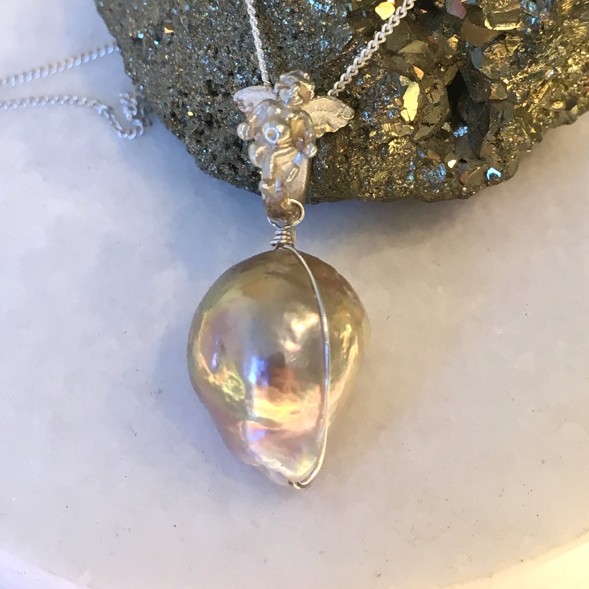 O&C ANGEL TOOTH PEARL NECKLACE
