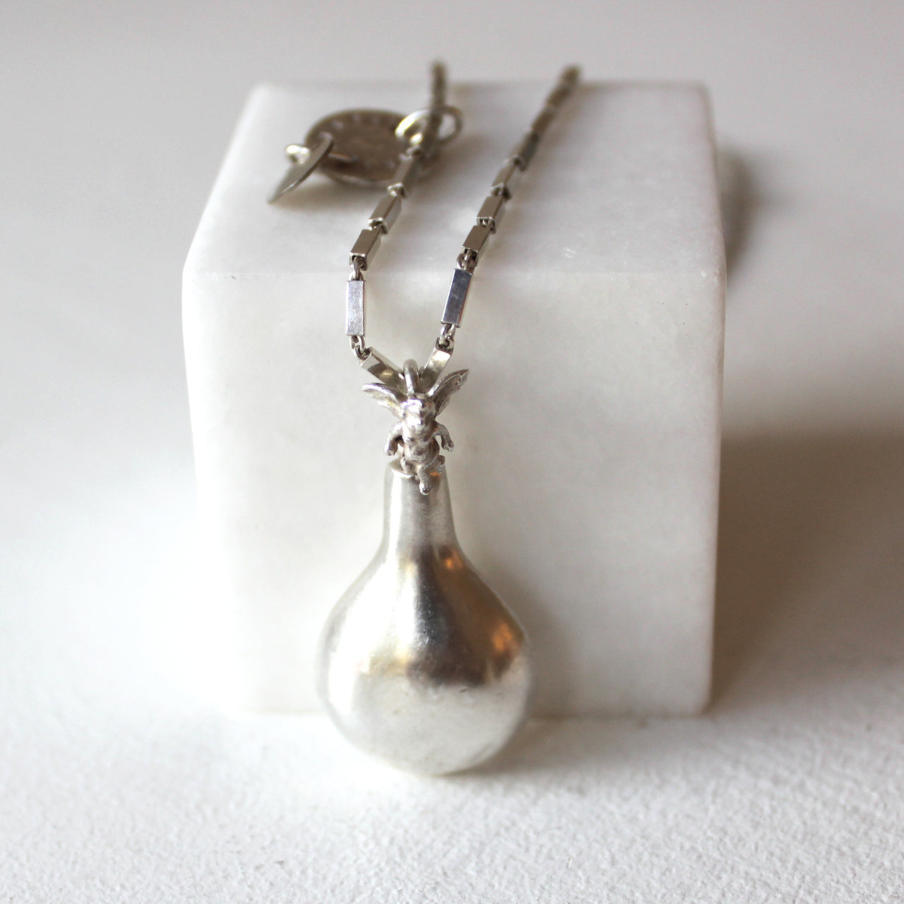 ORNAMENT & CRIME 'LOUIS' ANGEL PERFUME CONTAINER NECKLACE